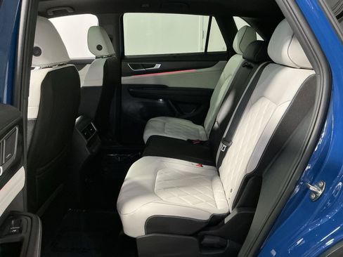 Used 2025 Volkswagen Atlas Cross Sport SEL Premium R-Line AWD/4WD image 25