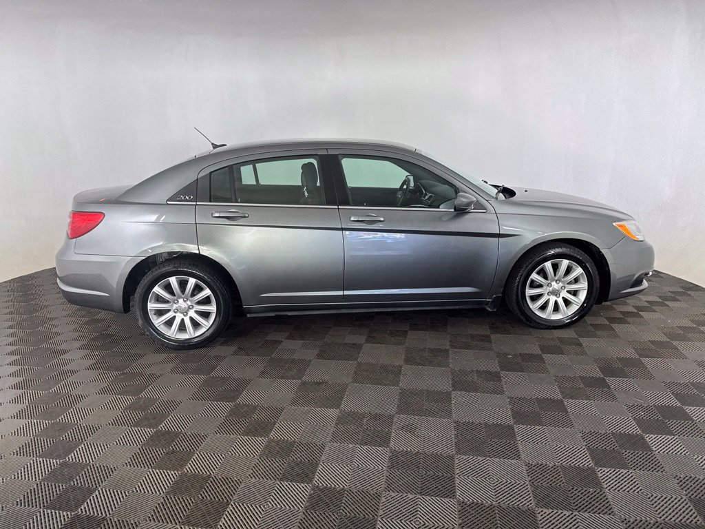 Used 2012 Chrysler 200 Touring w/ Cold Weather Group FWD image 4