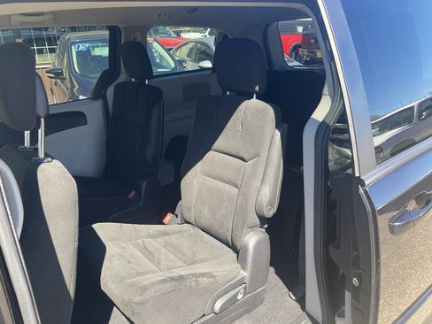 Used 2015 Dodge Grand Caravan SE w/ Quick Order Package 29E SE FWD image 9