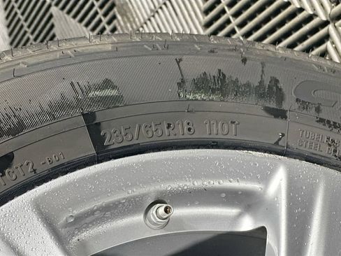 Used 2022 Toyota Highlander LE image 32