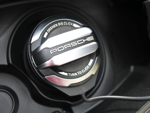 Certified 2025 Porsche Cayenne AWD/4WD image 40