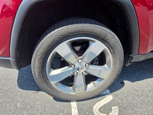 Used 2015 Jeep Grand Cherokee Limited AWD/4WD image 28