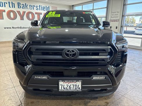 Used 2025 Toyota Tacoma SR5 AWD/4WD image 5