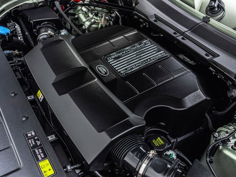 Used 2024 Land Rover Defender 110 SE image 50