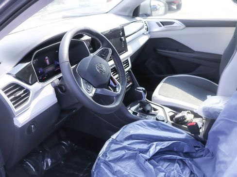 New 2025 Volkswagen Taos SE image 21