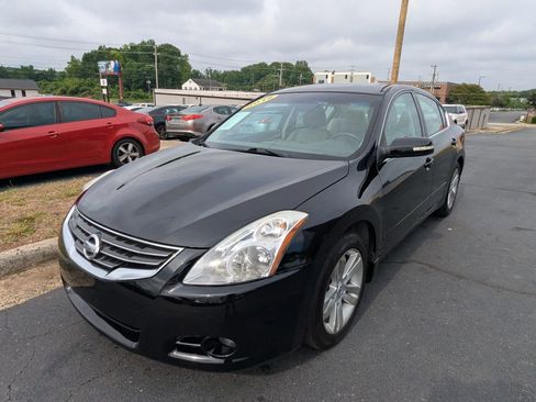 Used 2012 Nissan Altima 3.5 SR w/ Sport Pkg FWD image 3