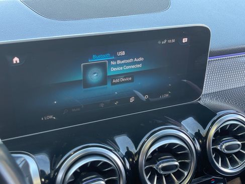 Used 2020 Mercedes-Benz GLB 250 4MATIC w/ Premium Package image 26