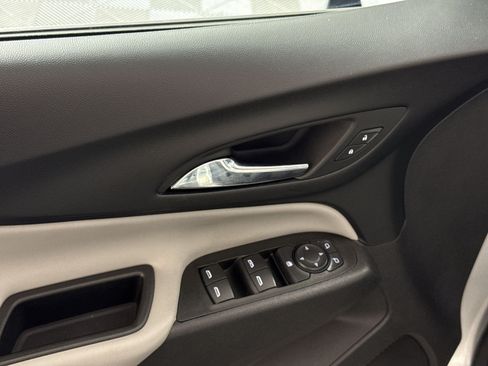 Used 2021 Chevrolet Equinox LS FWD image 15