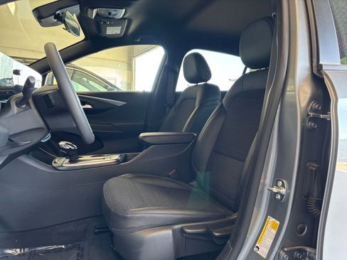 Used 2025 Buick Envista Preferred image 25