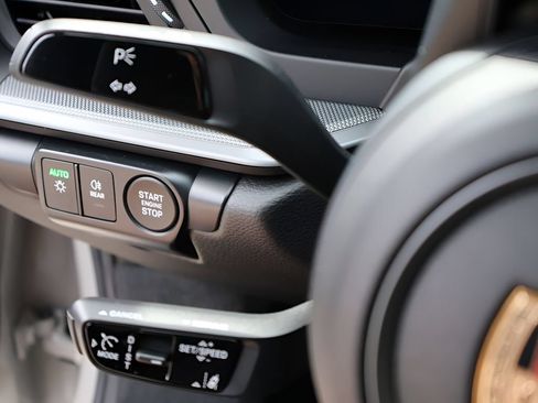 Certified 2025 Porsche 911 Carrera RWD image 30