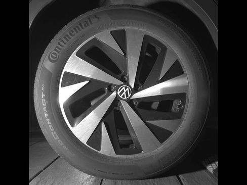 Used 2023 Volkswagen ID.4 Pro AWD/4WD image 13