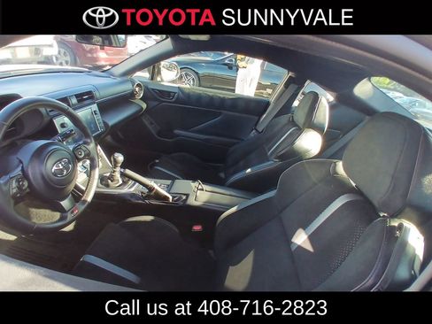 Used 2023 Toyota GR86 Premium w/ ALL Weather Mat Package (TMS) RWD image 4