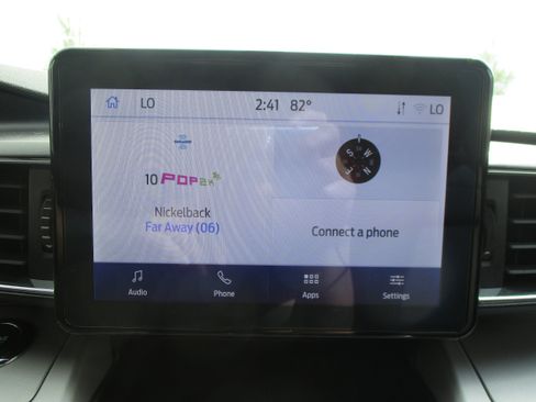 Used 2024 Ford Explorer XLT w/ Equipment Group 202A AWD/4WD image 21