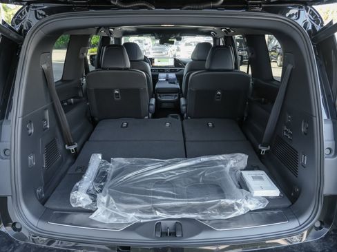 New 2026 INFINITI QX80 4WD image 32