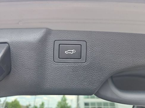 Used 2016 Hyundai Santa Fe Limited w/ Option Group 04 FWD image 16