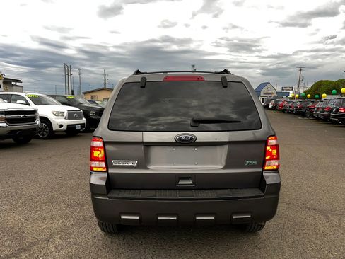 Used 2010 Ford Escape XLT image 4