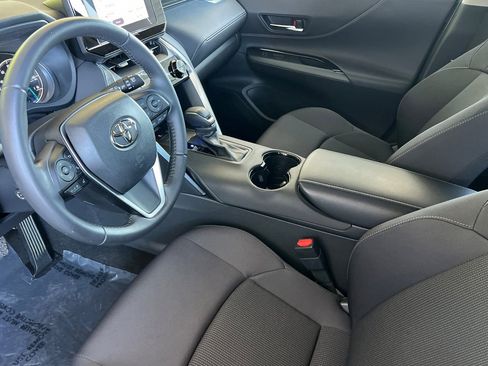 Certified 2024 Toyota Venza LE image 12