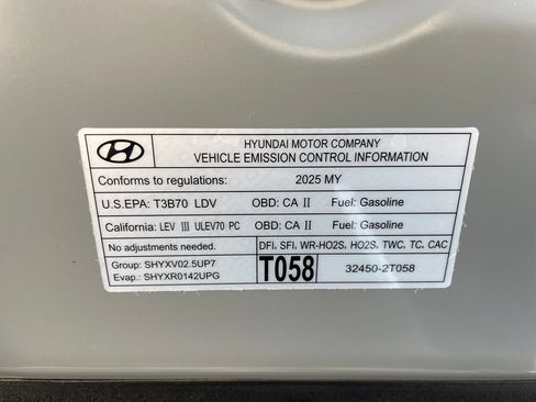 Used 2025 Genesis GV70 2.5T AWD/4WD image 35