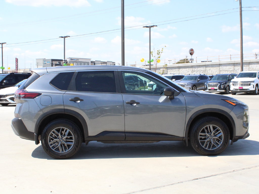 Used 2022 Nissan Rogue S FWD image 11