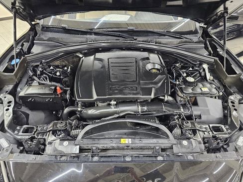 Used 2018 Jaguar F-PACE Premium image 41