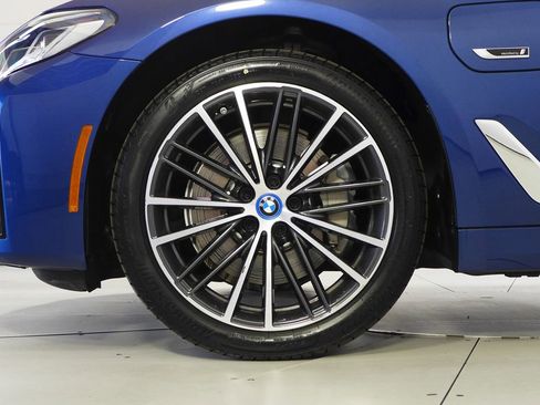 Certified 2023 BMW 530e w/ Convenience Package image 5