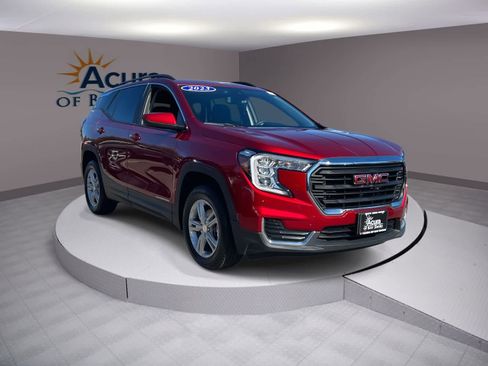 Used 2023 GMC Terrain SLE w/ Driver Convenience Package image 5
