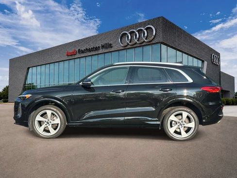Used 2025 Audi Q5 Premium Plus w/ Premium Plus AWD/4WD image 2