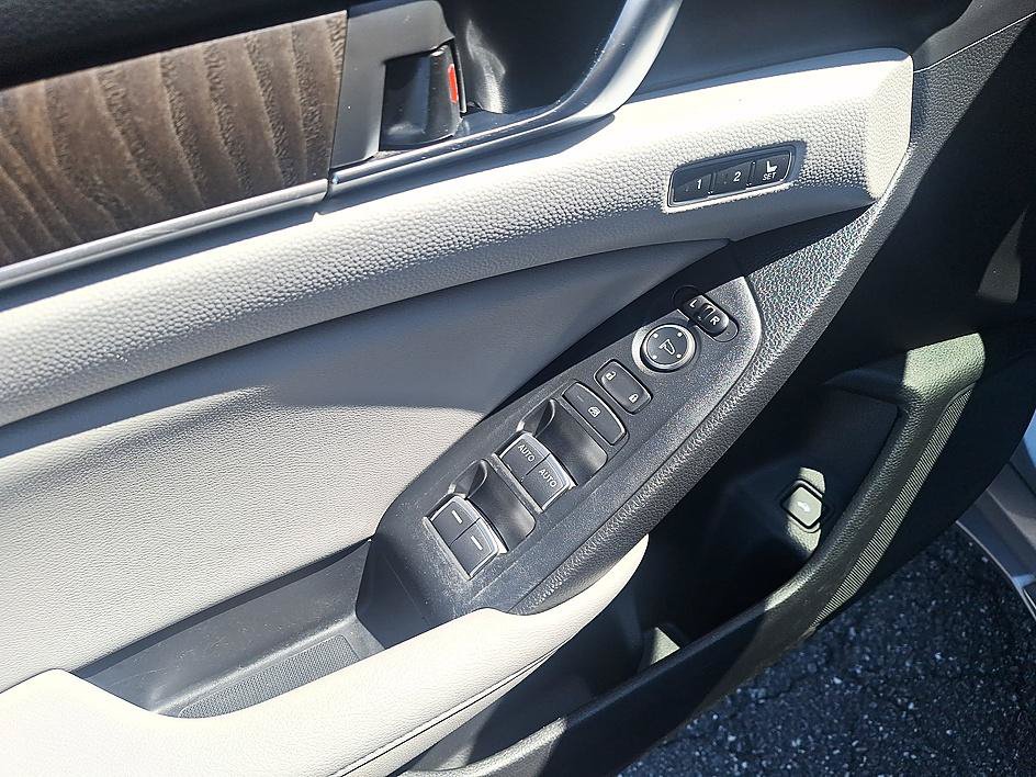 Used 2018 Honda Accord EX-L image 10