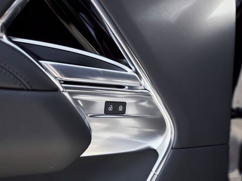 Used 2025 Land Rover Range Rover Long Wheelbase Autobiography image 32