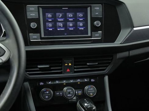 Used 2023 Volkswagen Jetta SE FWD image 16