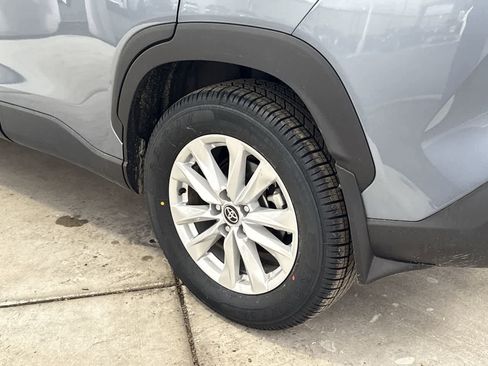 Used 2023 Toyota Corolla Cross LE image 8