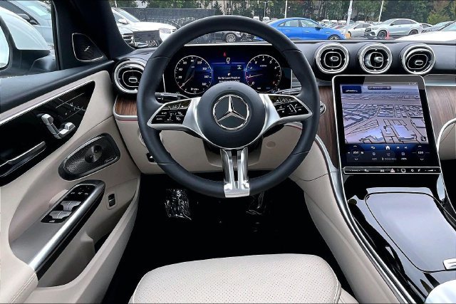 Used 2026 Mercedes-Benz C 300 4MATIC Sedan image 4