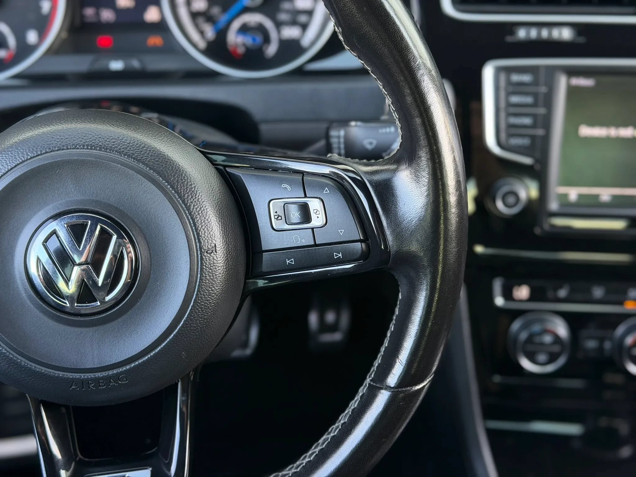 Used 2017 Volkswagen Golf R 4-Door AWD/4WD image 25