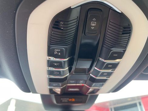Used 2017 Porsche Macan AWD/4WD image 38