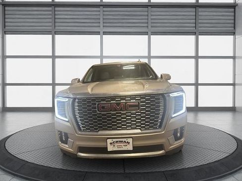 Used 2022 GMC Yukon Denali w/ Denali Premium Package AWD/4WD image 9