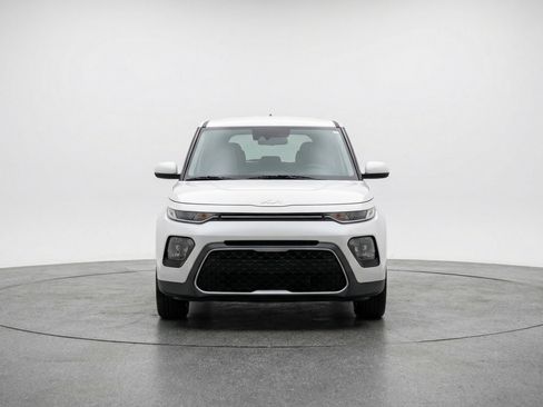 Used 2025 Kia Soul LX w/ LX Technology Package FWD image 2