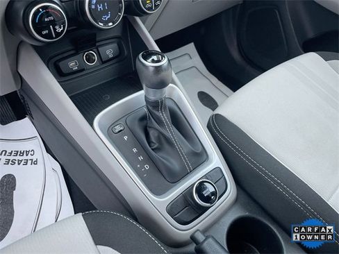 Used 2023 Hyundai Venue SEL image 21