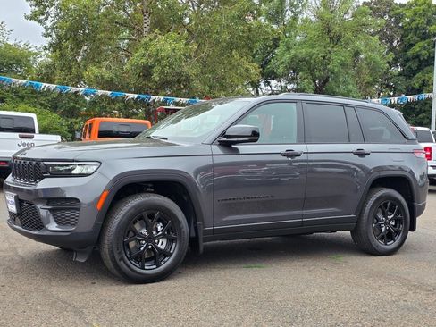 New 2025 Jeep Grand Cherokee Altitude image 1