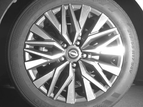 Used 2025 Nissan Altima 2.5 SV FWD image 12