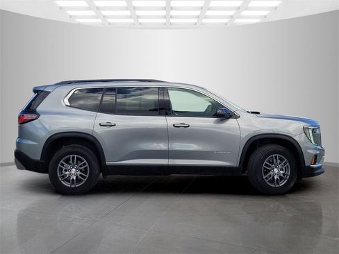 Used 2025 GMC Acadia Elevation image 3