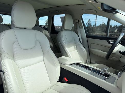 Used 2024 Volvo XC60 B5 Ultimate w/ Protection Package Premier AWD/4WD image 26