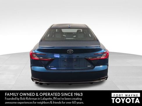 Used 2025 Toyota Camry SE FWD image 8