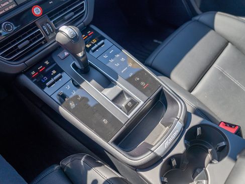 Certified 2026 Porsche Macan AWD/4WD image 20