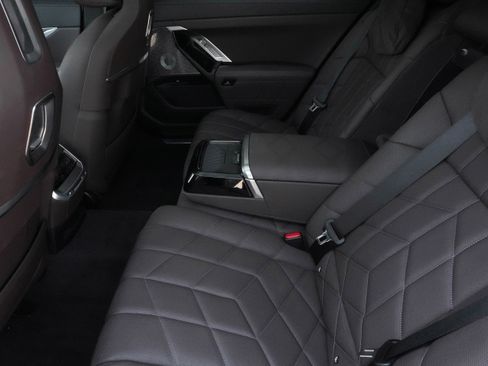 Certified 2023 BMW i7 xDrive60 AWD/4WD image 33