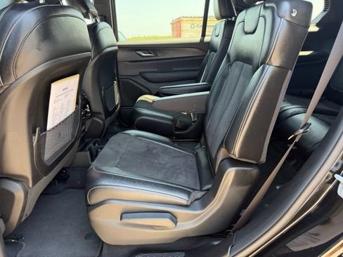 Used 2023 Jeep Grand Cherokee L Laredo AWD/4WD image 12