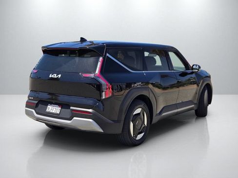 Used 2024 Kia EV9 Light Long Range RWD image 4