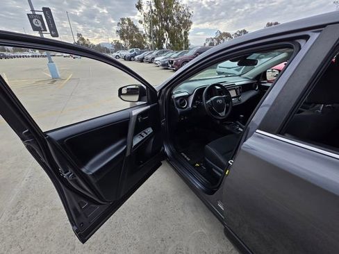 Used 2018 Toyota RAV4 XLE w/ All Weather Liner Package FWD image 35