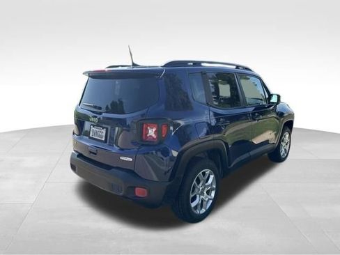 Used 2018 Jeep Renegade Latitude w/ Cold Weather Group AWD/4WD image 3