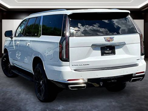 Certified 2025 Cadillac Escalade ESV Premium Luxury AWD/4WD image 4