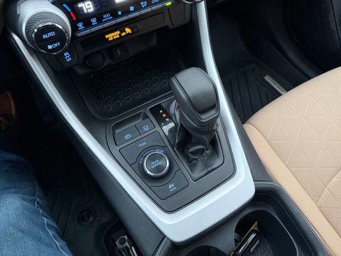 Used 2020 Toyota RAV4 XLE image 13